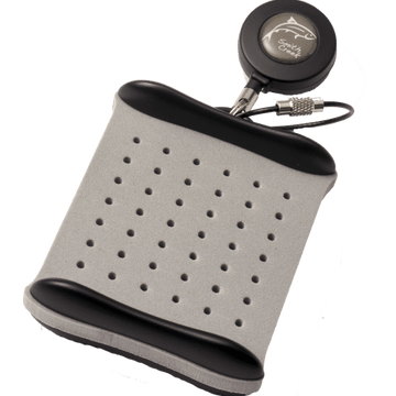 https://www.zefixflyfishing.de/wp-content/uploads/2021/02/Smith-Creek-Fly-Patch-with-Zinger.png
